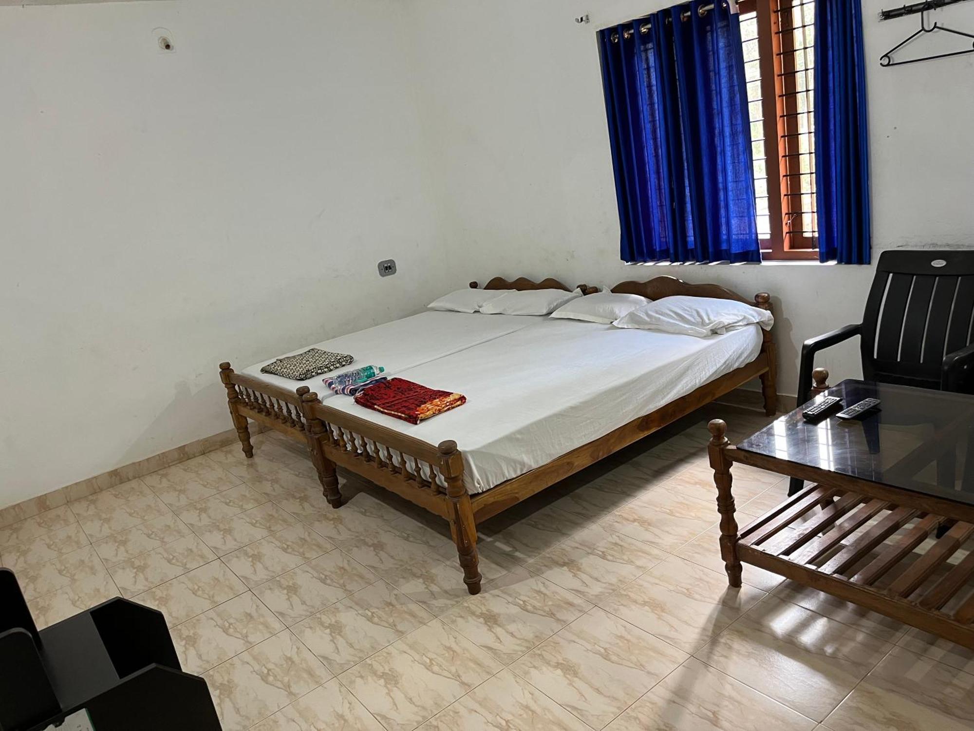 Dakshinakasi Guest House Thirunelly Exterior foto