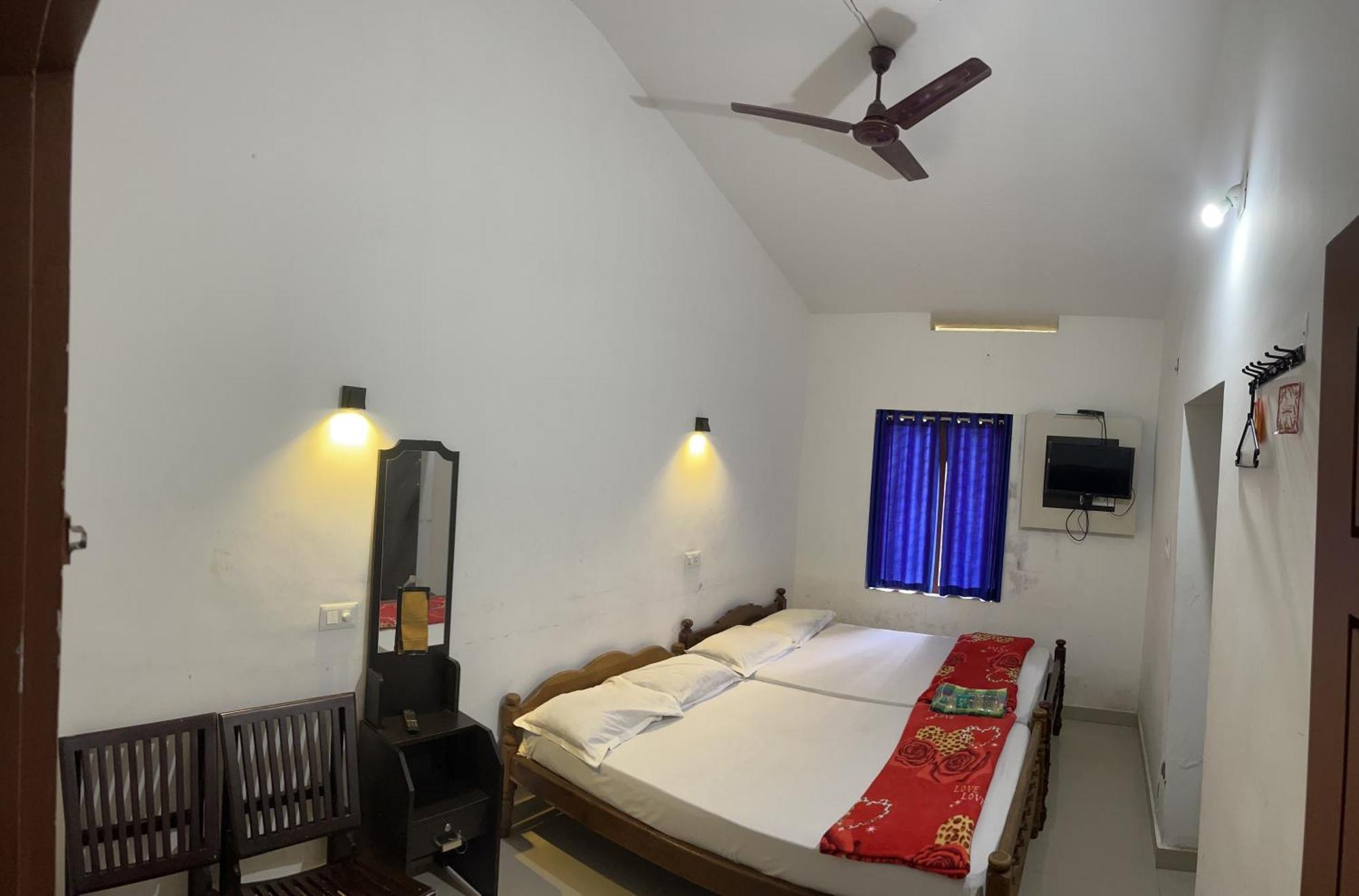 Dakshinakasi Guest House Thirunelly Exterior foto