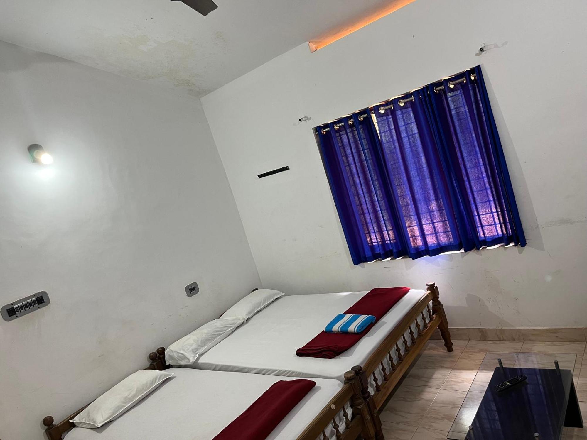 Dakshinakasi Guest House Thirunelly Exterior foto
